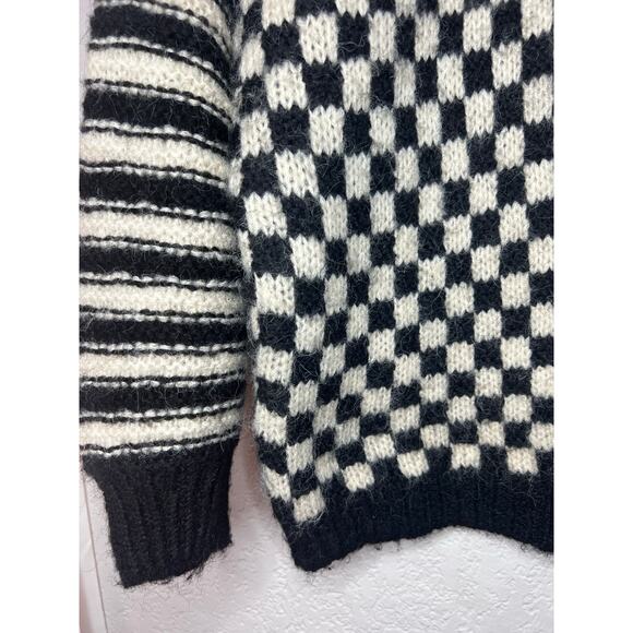 Blu Pepper Delaney Checkered Knit Sweater Round Crew Neckline - Picture 4 of 6